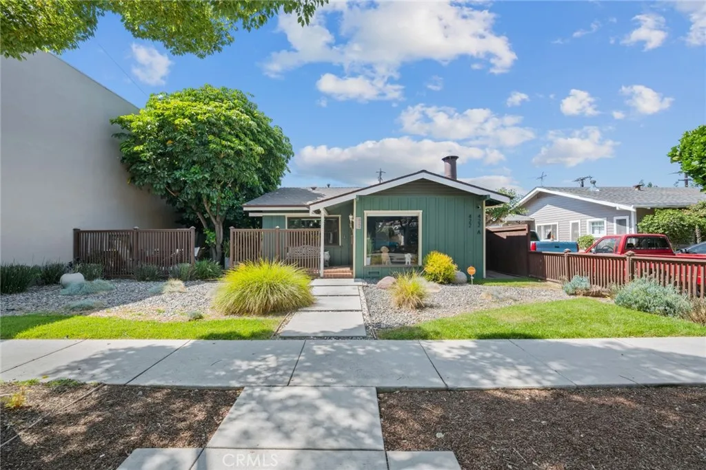 Mainhouse - Front yard