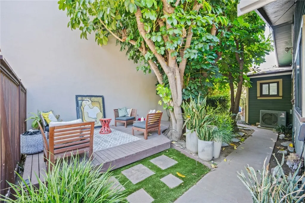 Mainhouse - Front deck