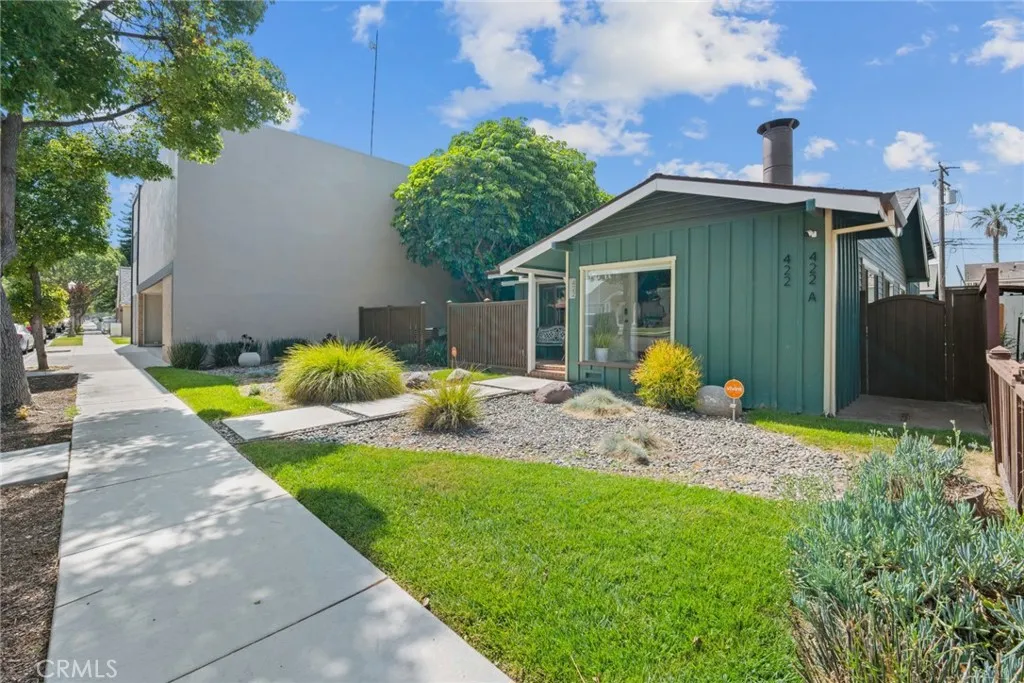 Mainhouse - Front yard
