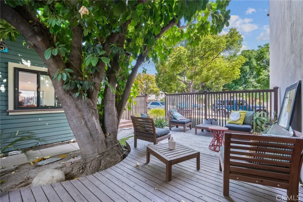 Mainhouse - Front deck