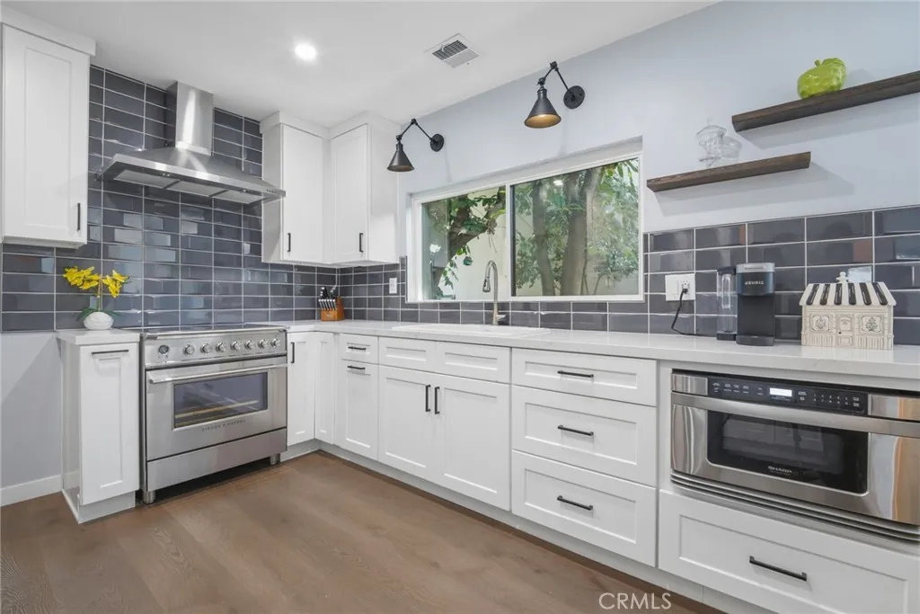 Mainhouse - Kitchen