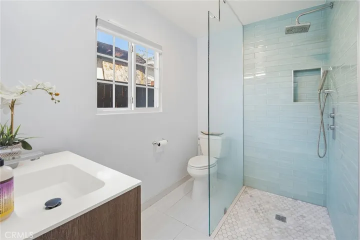 Mainhouse - Master bathroom