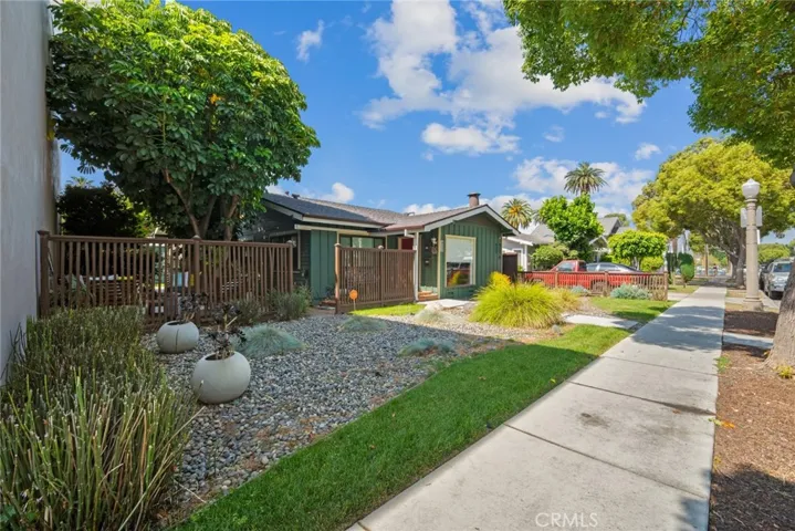Mainhouse - Front yard