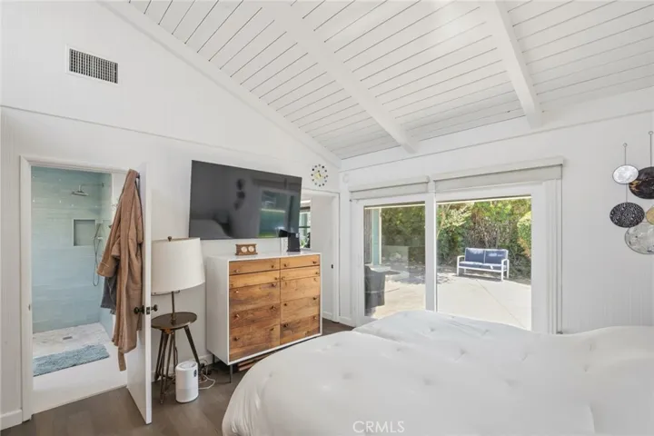 Mainhouse - Master bedroom