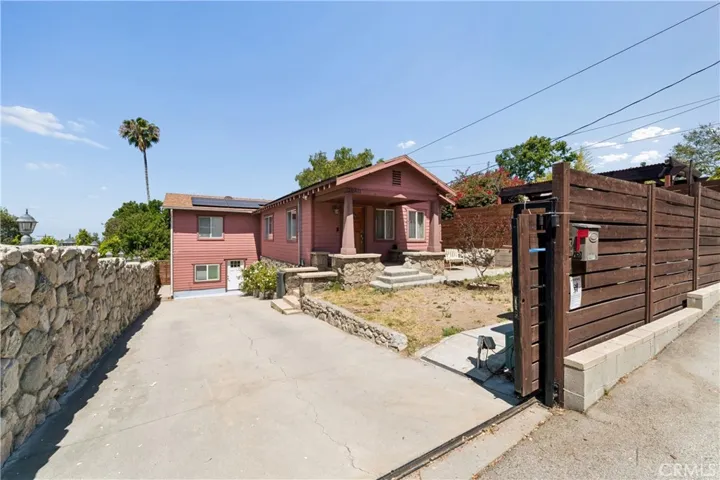 Great long, stone-lined private driveway with secure gated access.
