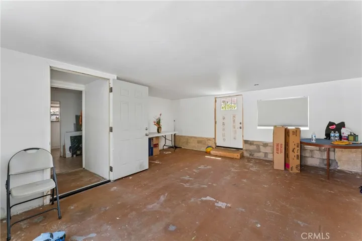 Different view of the walk-out room