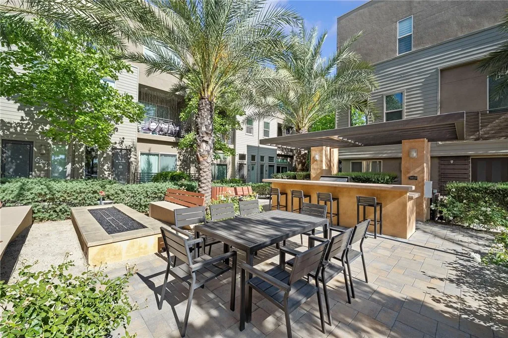 BBQ, dining, lounge area