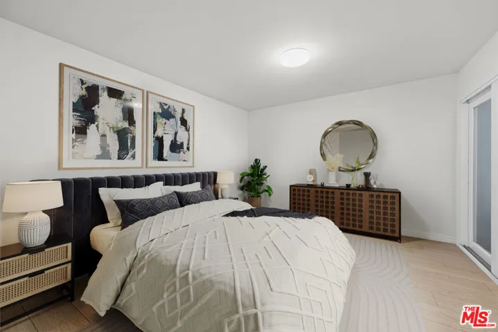 VIRTUAL STAGING