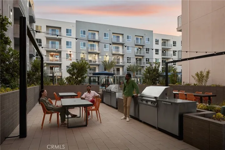 21010 Erwin Street 623, Woodland Hills, California 91367