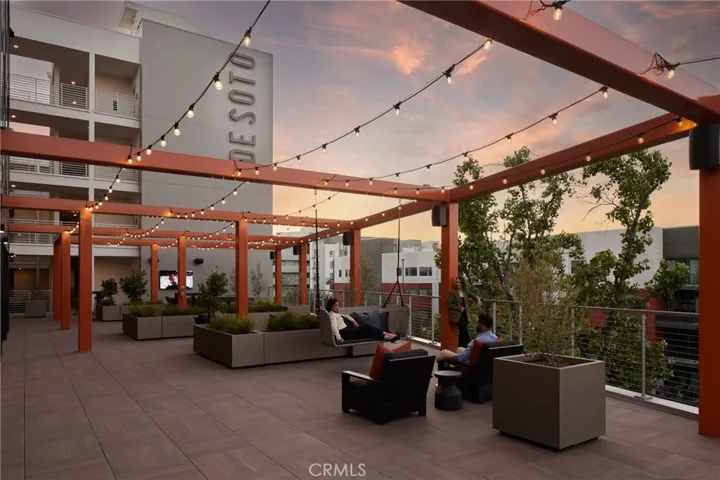21010 Erwin Street 623, Woodland Hills, California 91367