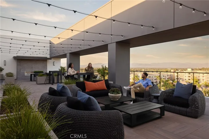 21010 Erwin Street 623, Woodland Hills, California 91367