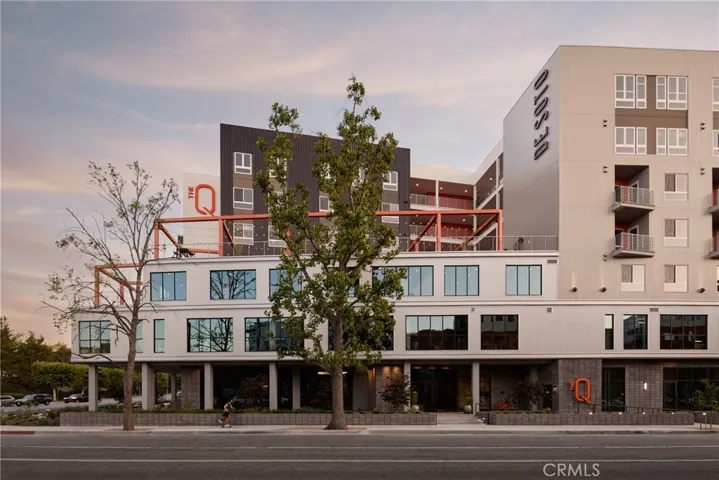 21010 Erwin Street 623, Woodland Hills, California 91367
