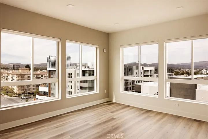 21010 Erwin Street 623, Woodland Hills, California 91367