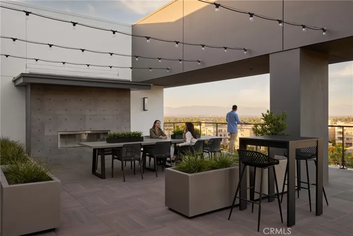 21010 Erwin Street 623, Woodland Hills, California 91367