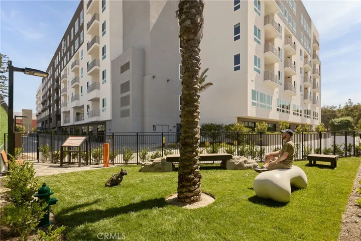 21010 Erwin Street 623, Woodland Hills, California 91367