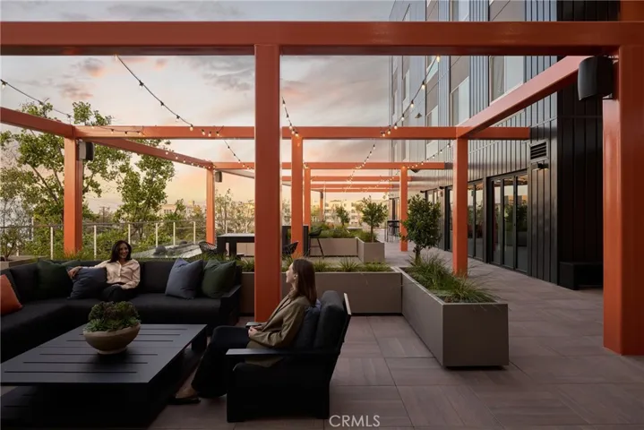 21010 Erwin Street 623, Woodland Hills, California 91367
