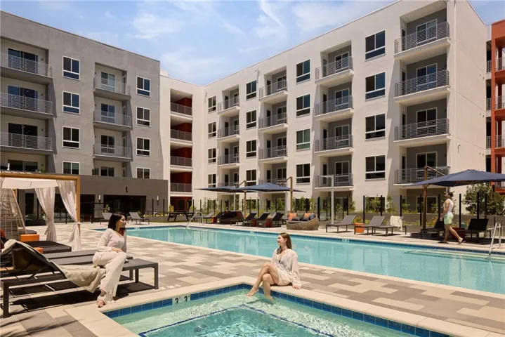 21010 Erwin Street 623, Woodland Hills, California 91367