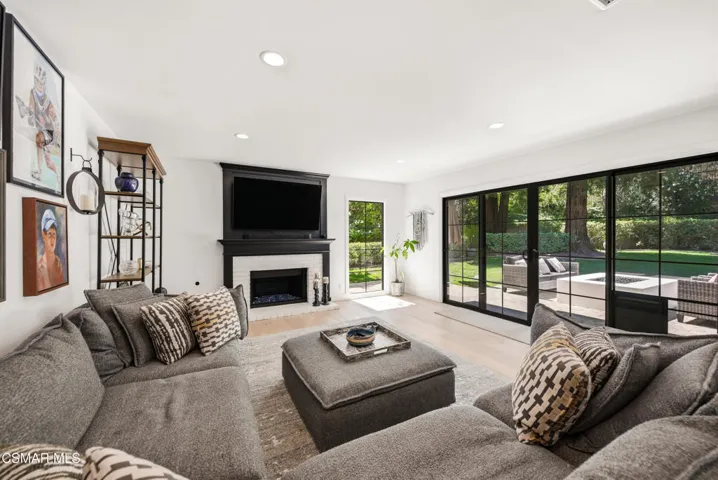 29455 Fountainwood St Agoura Hills-18