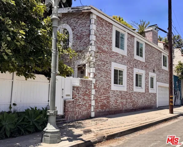 2225 N Cahuenga Boulevard, Los Angeles, California 90068