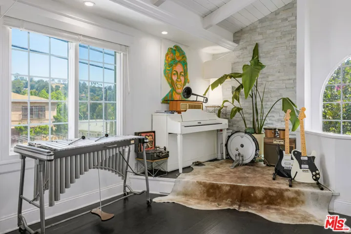 2225 N Cahuenga Boulevard, Los Angeles, California 90068