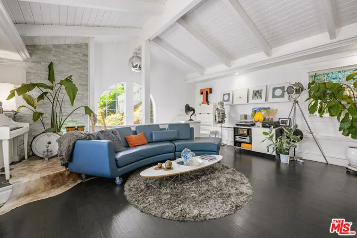 2225 N Cahuenga Boulevard, Los Angeles, California 90068