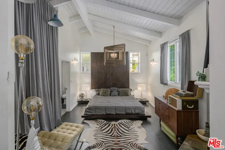 2225 N Cahuenga Boulevard, Los Angeles, California 90068