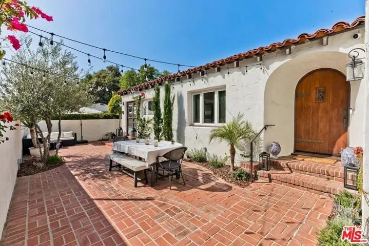 3447 Primera Avenue, Los Angeles, California 90068