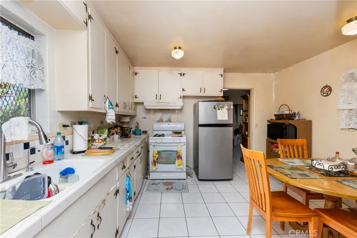 952 Orange Grove, San Fernando, California 91340