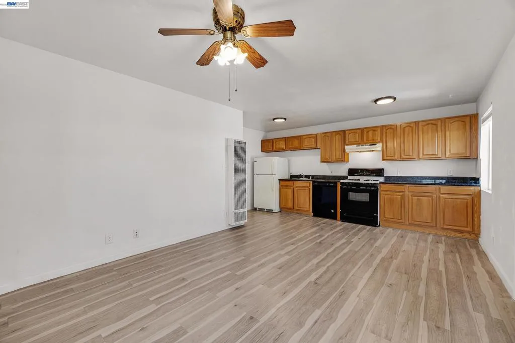 4067 Vineyard Unit 5 LR and Kitchen