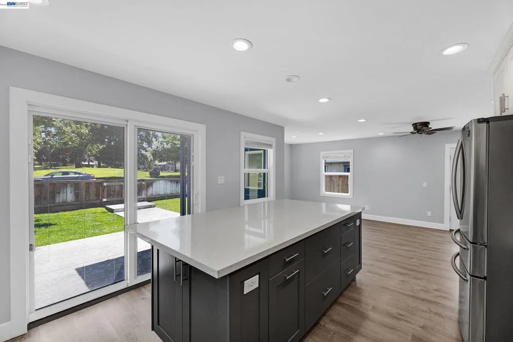 l 4059 Vineyard kitchen