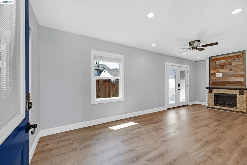4059 Vineyard living room