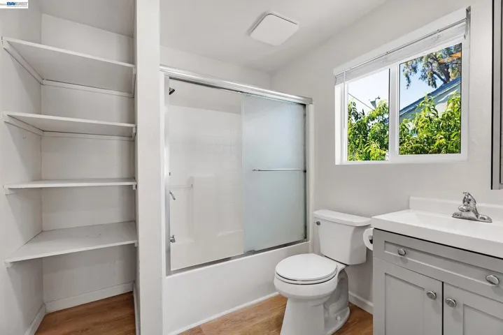 4067 Vineyard Unit 5 Bathroom