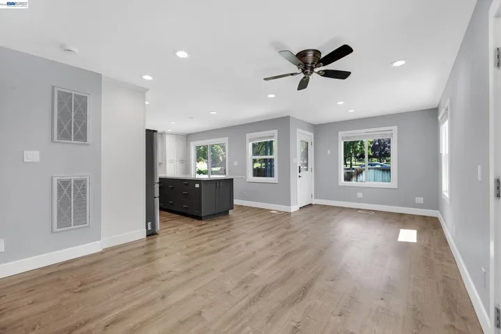 4059 Vineyard living room