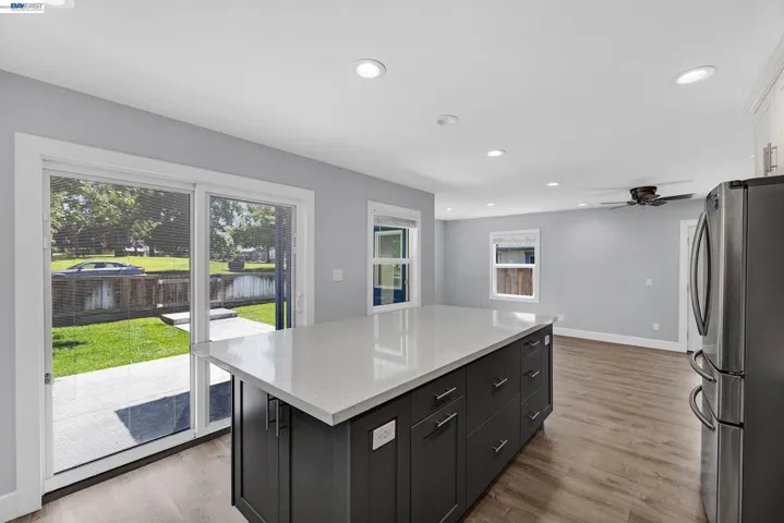 l 4059 Vineyard kitchen