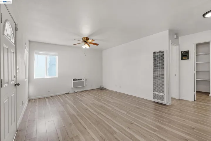 4067 Vineyard Unit 5 Living Room
