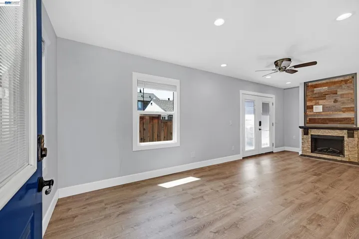 4059 Vineyard living room