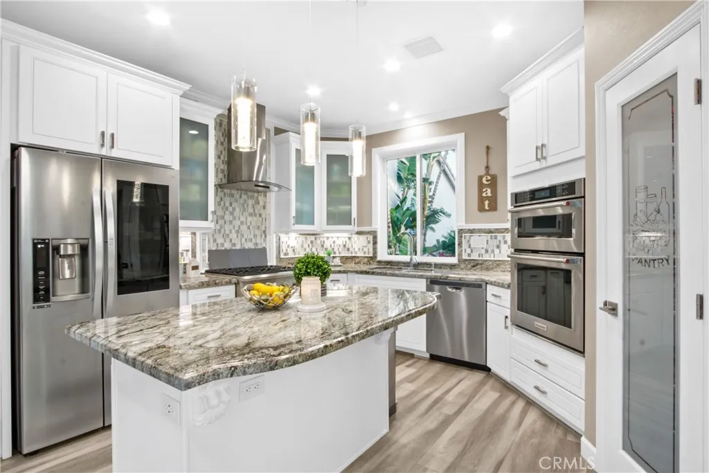 GOURMET KITCHEN with Walk In Pantry