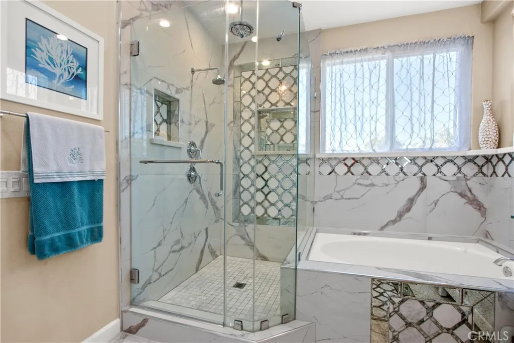 SPA-LIKED BATHROOMS - MOSAIC MIRROR INLAYS