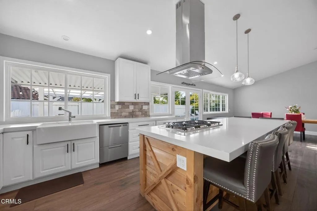 Designer Kitchen with Quartz Counters
