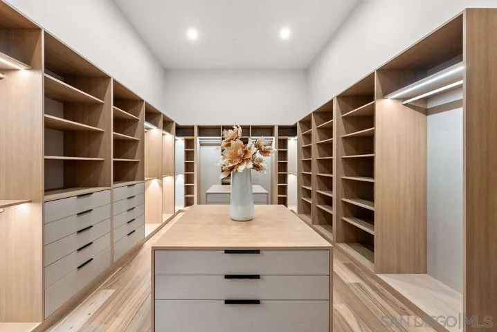 8421 Whale Watch Way, La Jolla, California 92037