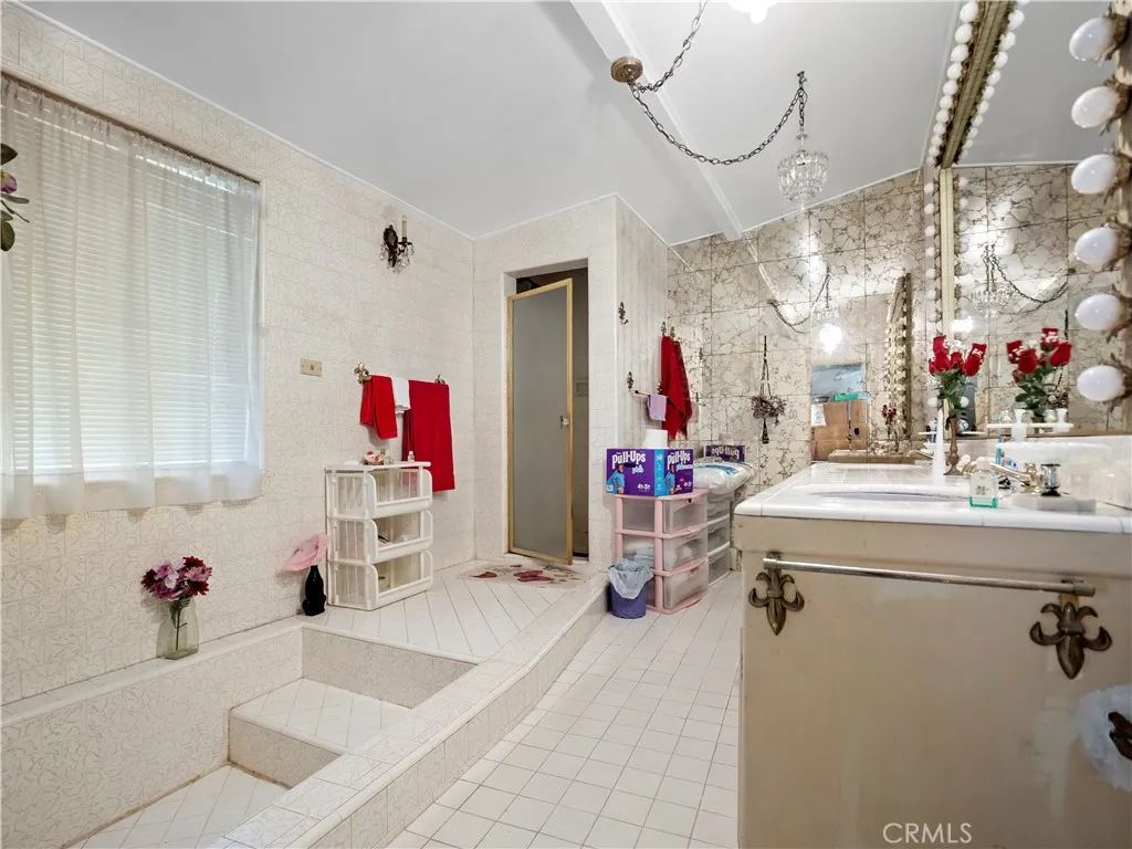 Primary Suite Bathroom