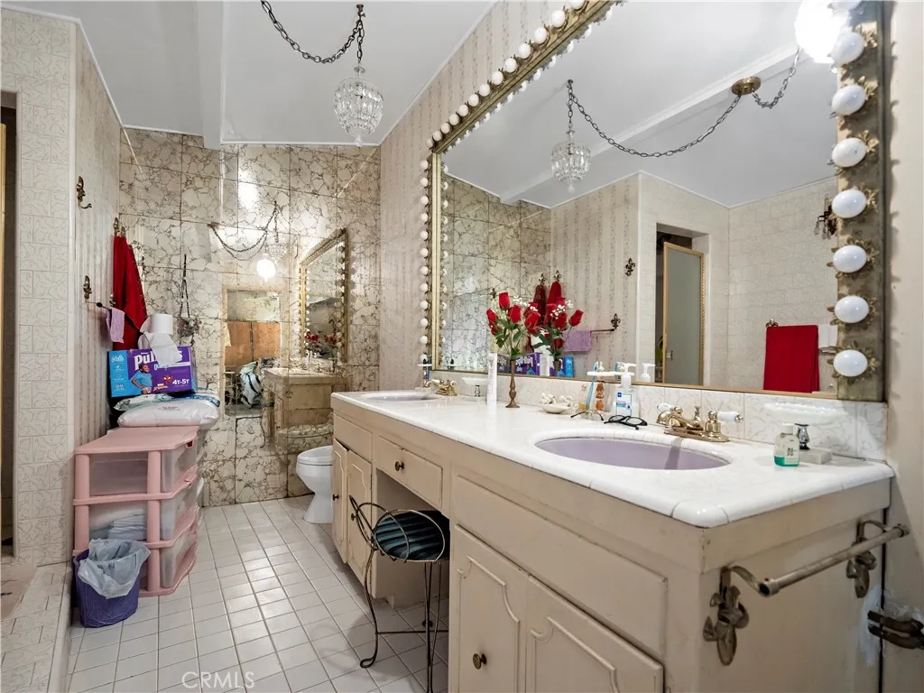 Primary Suite Bathroom