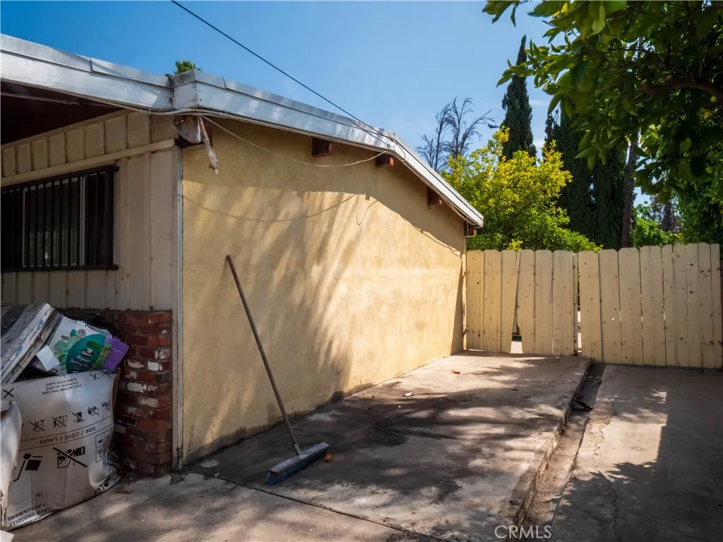 Side Gate access to Detached Garage