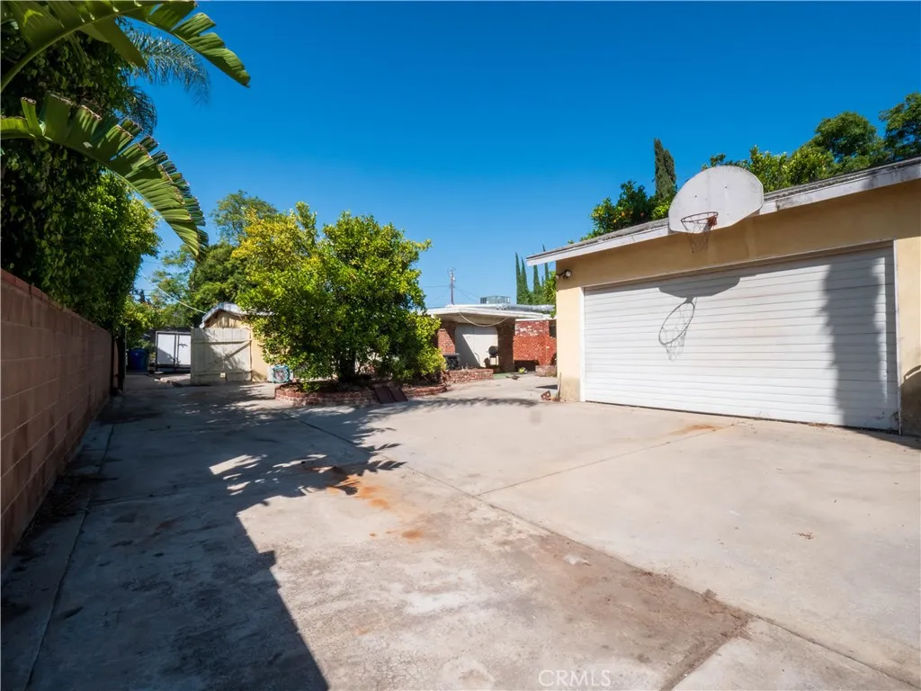 Detached Garage