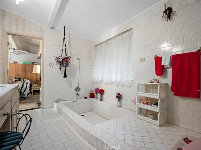 Primary Suite Bathroom