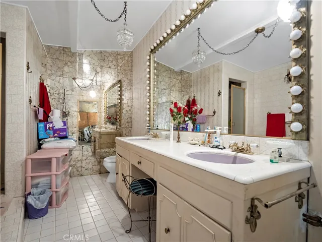 Primary Suite Bathroom