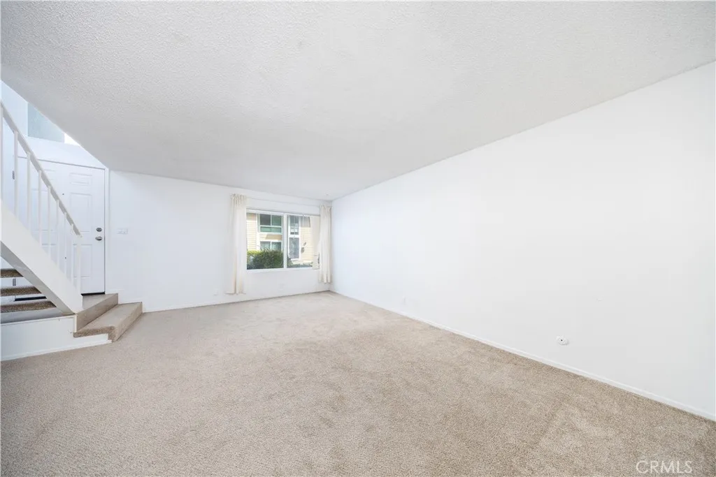 Spacious living room
