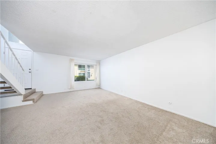 Spacious living room