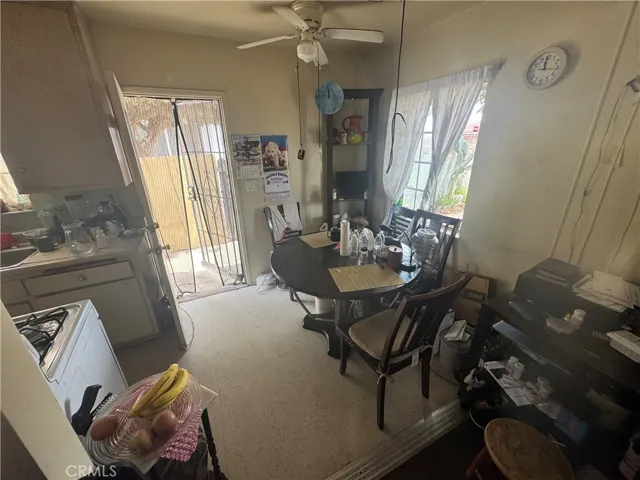 1 bed eating area