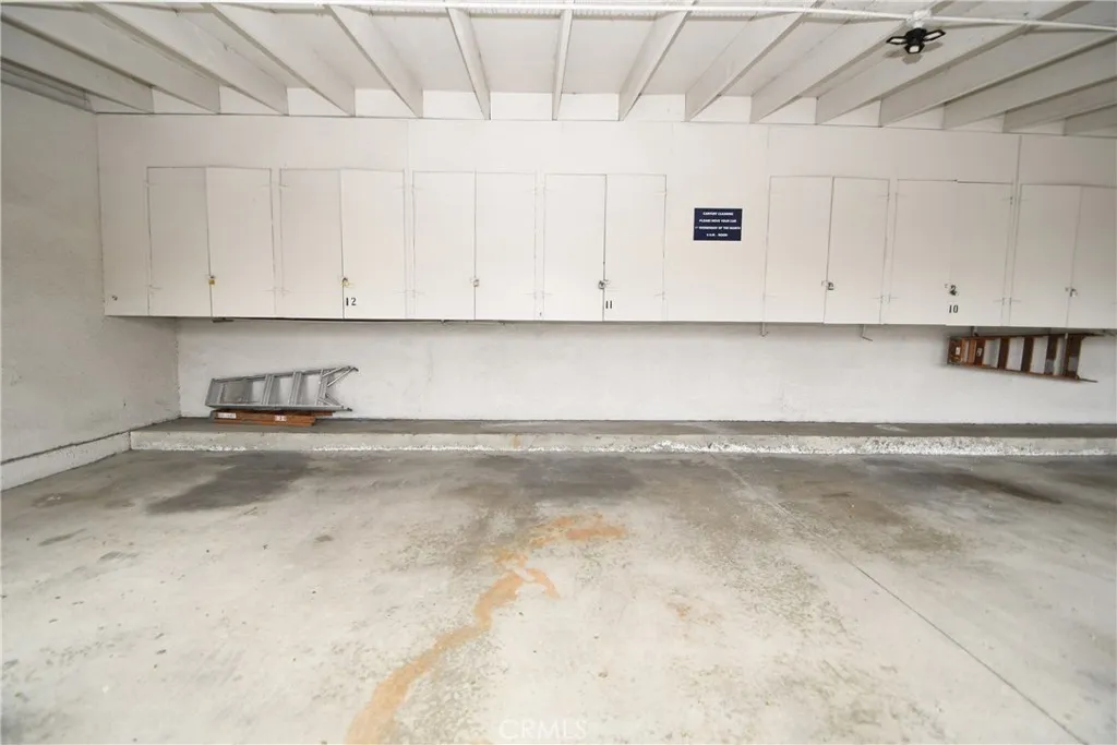 2 storage lockers (11)